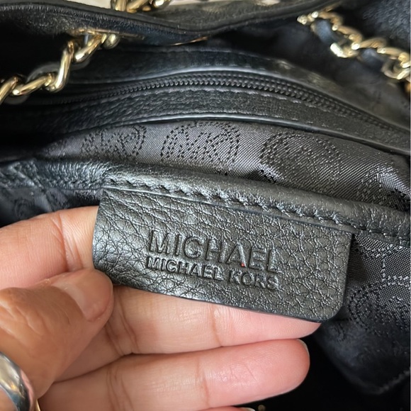 Authentic Michael kors pebble drawstring bag - Picture 9 of 12